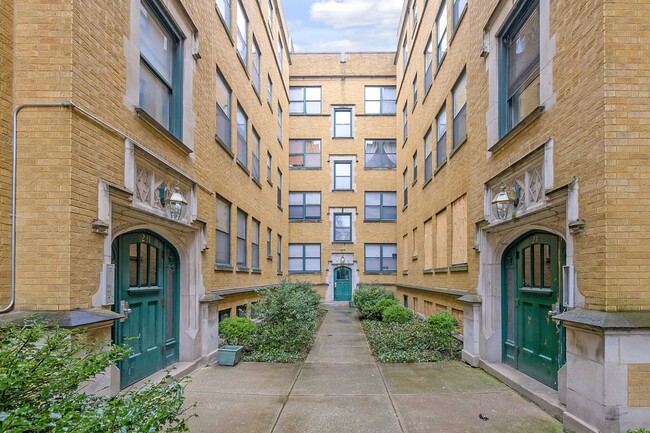 Building Photo - One Bedroom in South Shore
