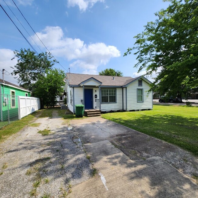 Building Photo - 7931 Keller St Rental
