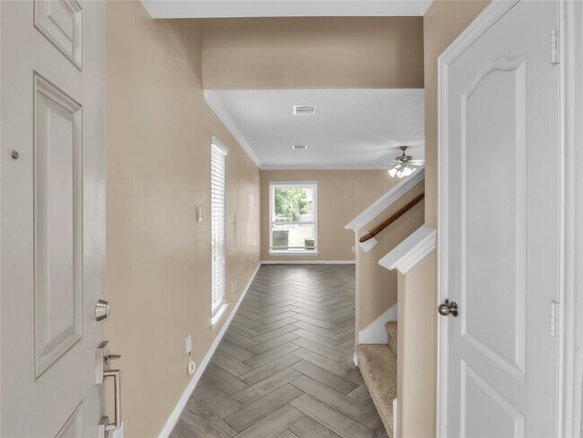 Photo - 1418 Banbury Ct