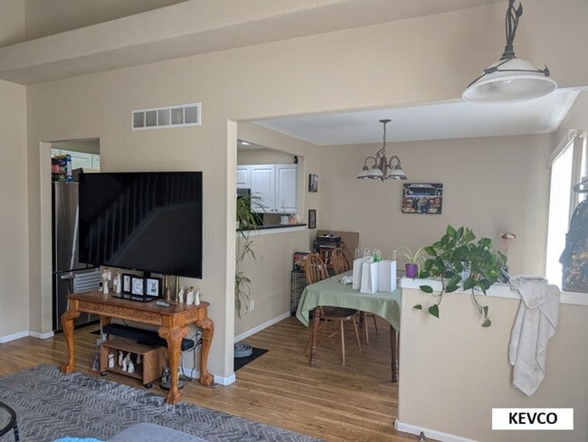Photo - Bright Townhome Near Shopping and Food!