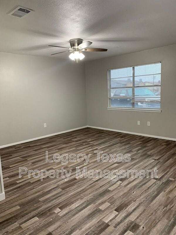 Photo - 1410 Courtney Pl Unit Apt A