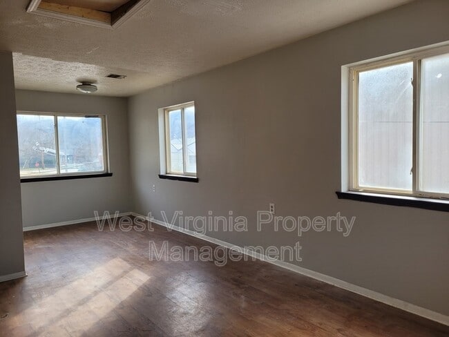 Photo - 130 Elm St Unit 6