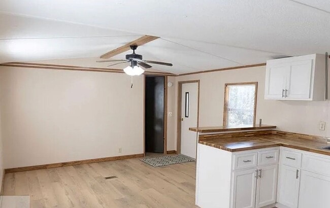 Photo - 2 Bed/1 Bath Mobile Home