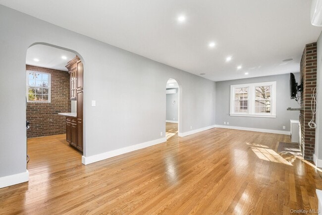 Photo - 71 Longfellow St