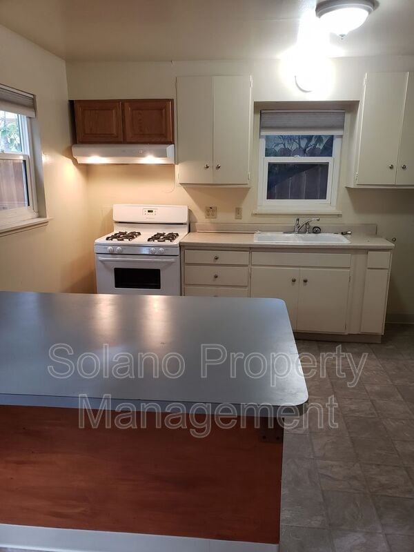 Building Photo - 940 Ohio St Unit A