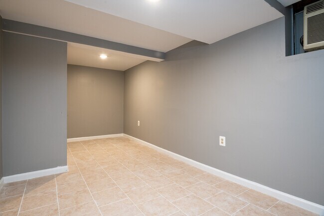 Photo - 104 Varnum St NW