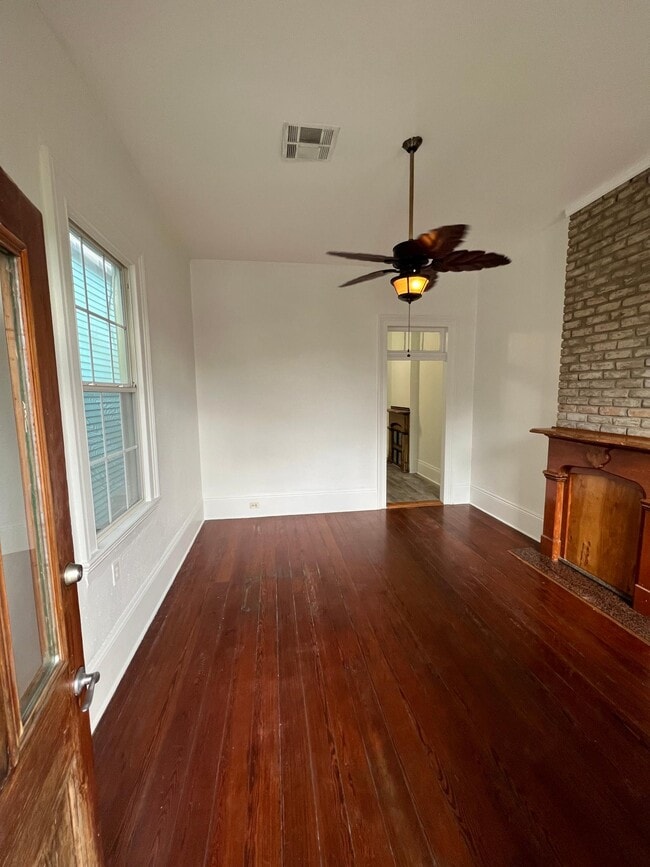 Building Photo - 426 Belleville St Rental