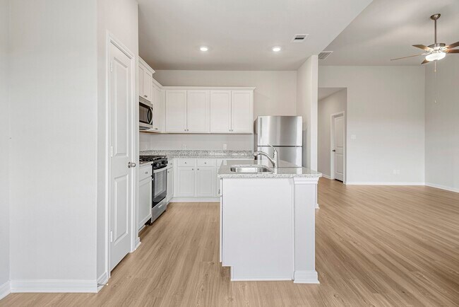Photo - 404 Mystic Slopes Dr