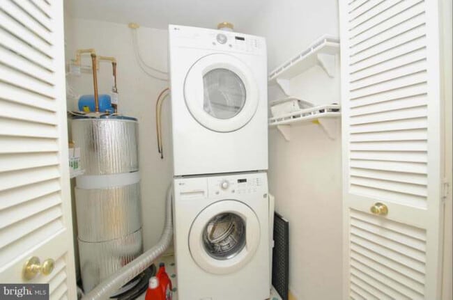 Photo - 2002 Peggy Stewart Way