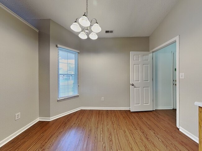 Photo - 409 Bridgestone Dr