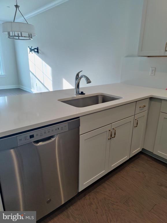 Photo - 220 Charles Ellis Dr