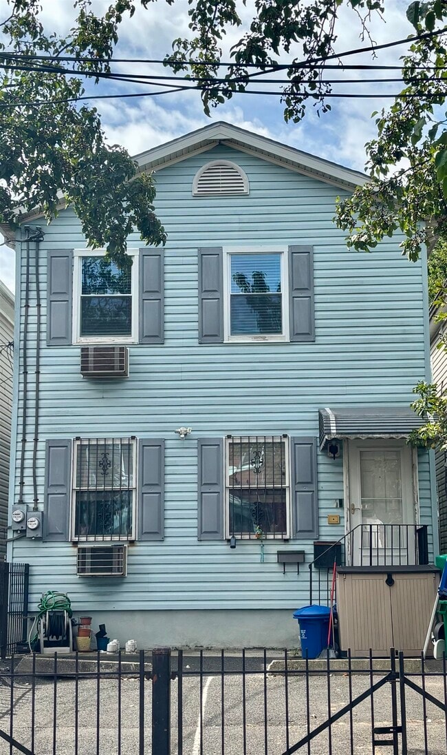Building Photo - 123 Orient Ave