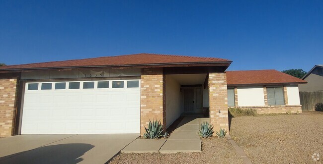 Building Photo - Nice 3 bedroom, 2 bath home in great Chand...