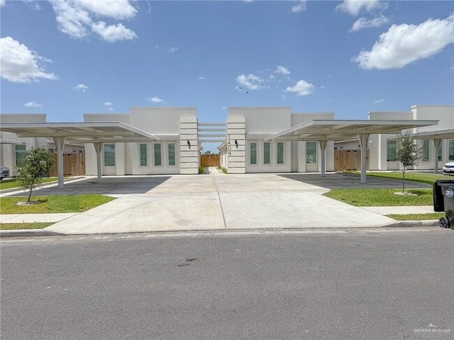 Building Photo - 12 Beverly Ave Unit 1