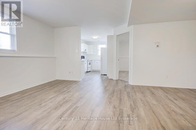 Photo - 120 Rolph St Unit Lower