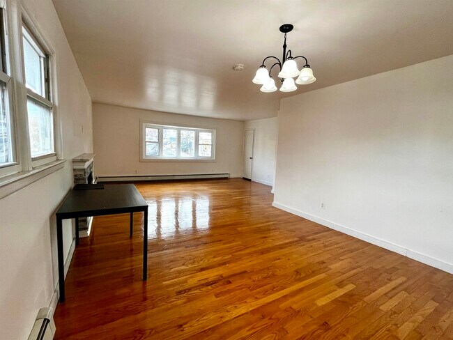 Photo - 6401 Granton Ave Unidad 2