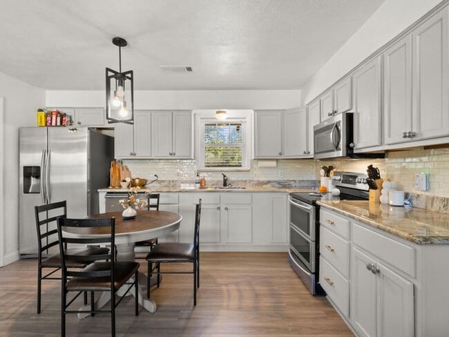 Photo - 8603 Main St