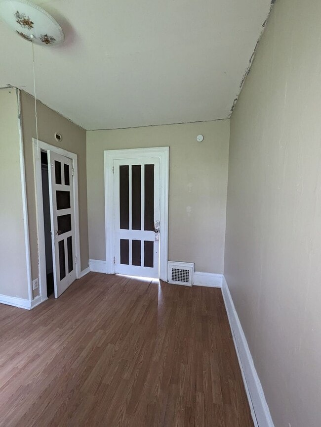 Photo - 210 S Doxtator St Unit Apt 1