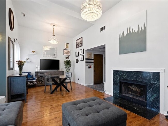 Photo - 4615 N Beacon St Unidad 3