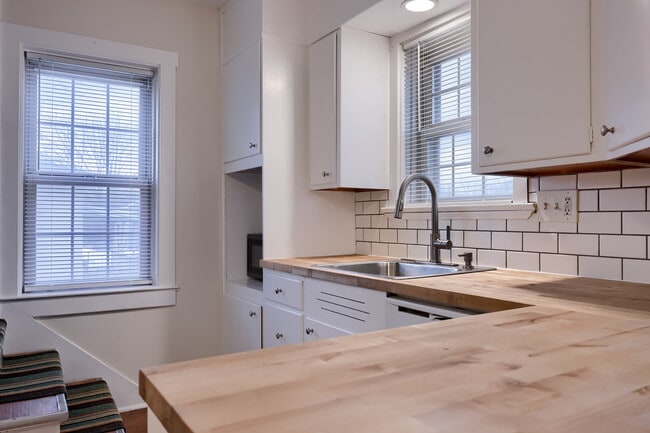 Photo - 123 N Spruce St