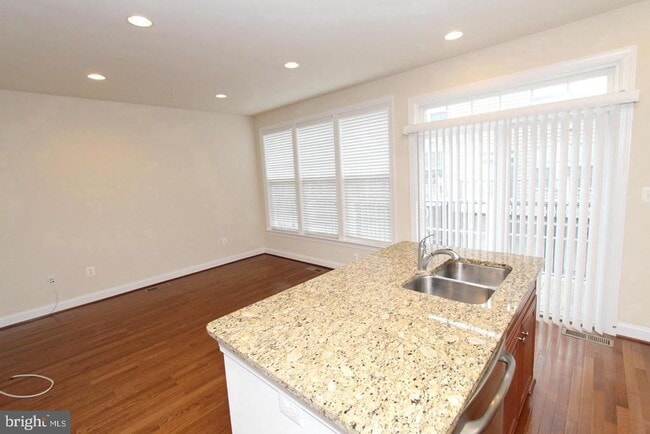 Photo - 8043 Reserve Way