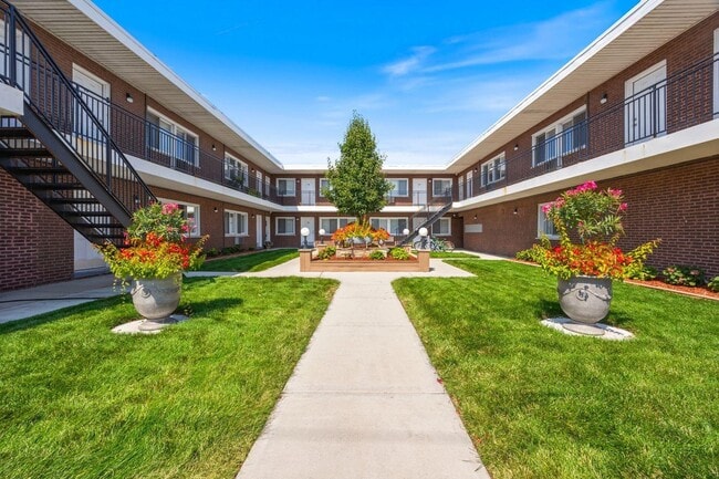 Building Photo - 7834 95th St Unit 2A Rental