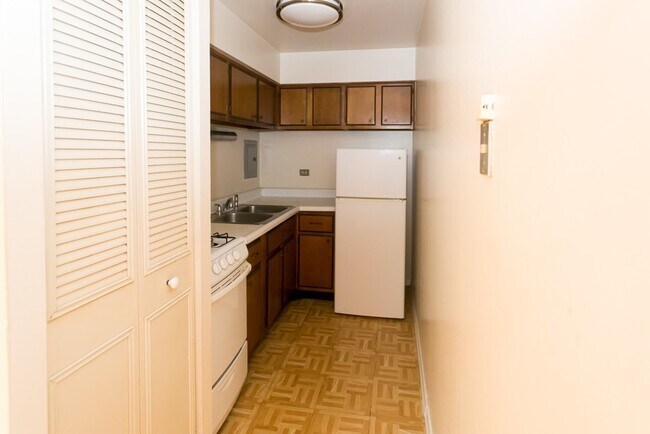 Photo - 665 W Wrightwood Ave Unit 205