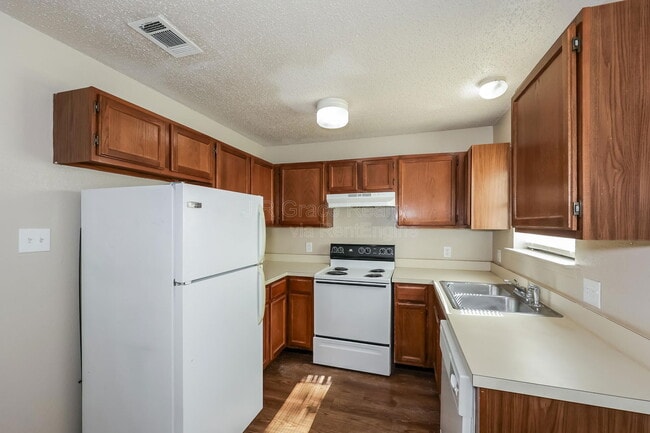 Photo - 5931 Shadydell Dr