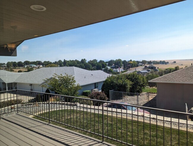 Photo - Wonderful 3 bedroom 2 bath Orchards condo