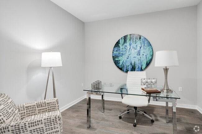 1BR, 1BA - 1048SF