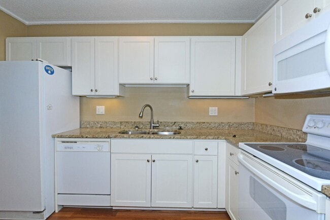 Photo - Available now - Top-Floor Living with Style and Convenience in Minnetonka! Unit 505