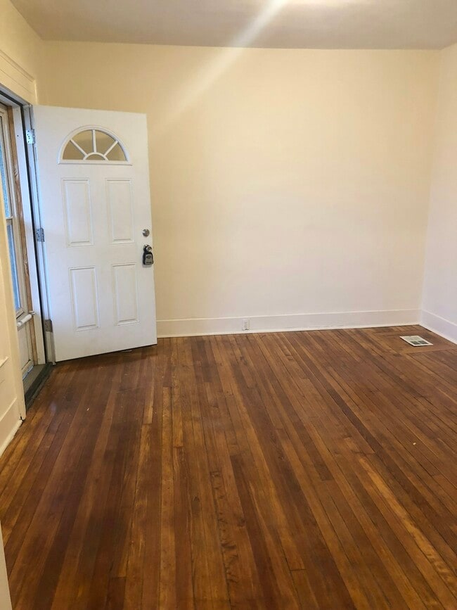Photo - 103 E Mulberry St