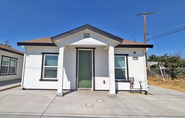Building Photo - Beautiful Brand New 2 Bedroom, 1 Bathroom ... Rental