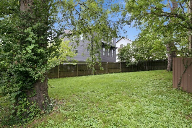 Photo - 515 Chesterfield Ave Unit F