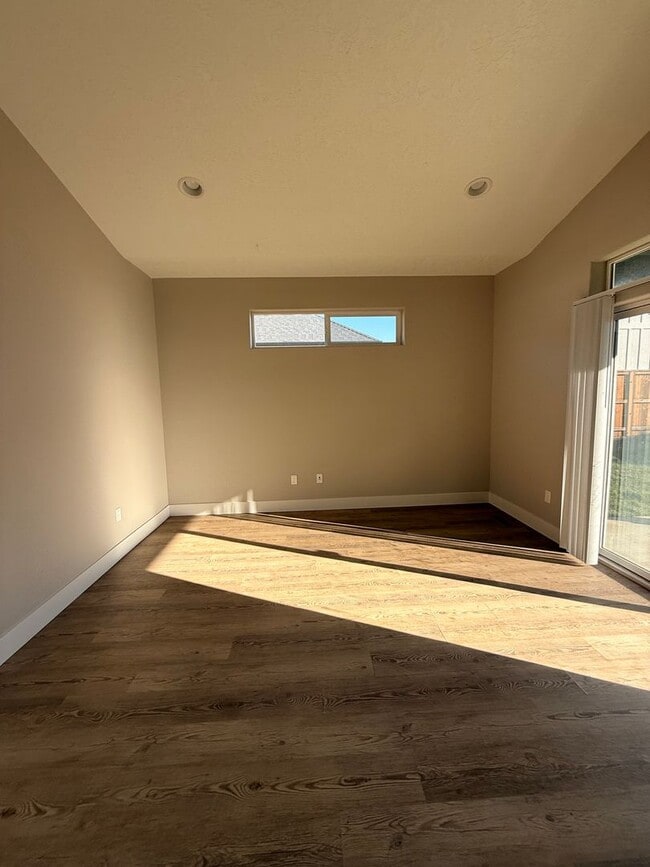 Photo - Large Fenced in Yard! 3Bd 2Ba Duplex