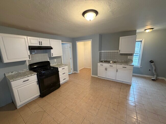 Building Photo - 105 Clarendon St Unit 1