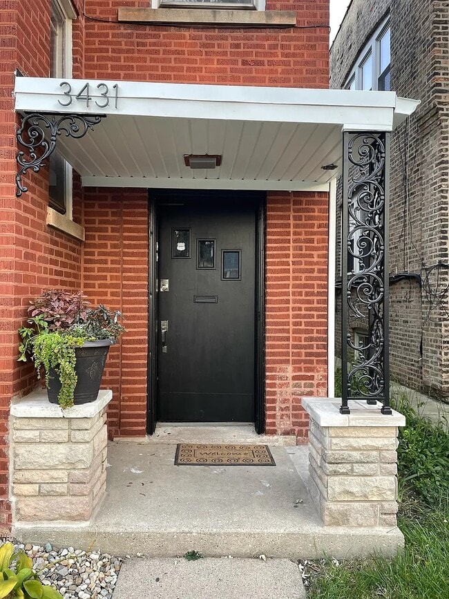 Building Photo - 3431 N Lowell Ave Unit G