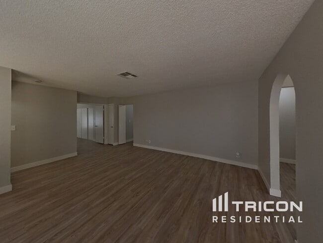 Photo - 523 Bayberry Dr