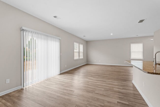 Photo - 4 Bedroom Single Family Home In Pendergrass!