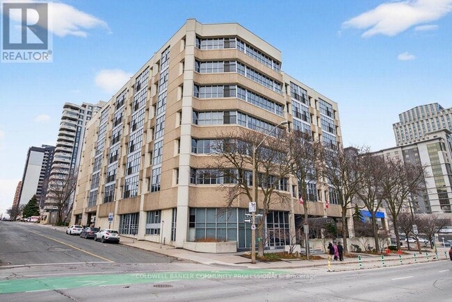 Photo - 120 Jackson St W