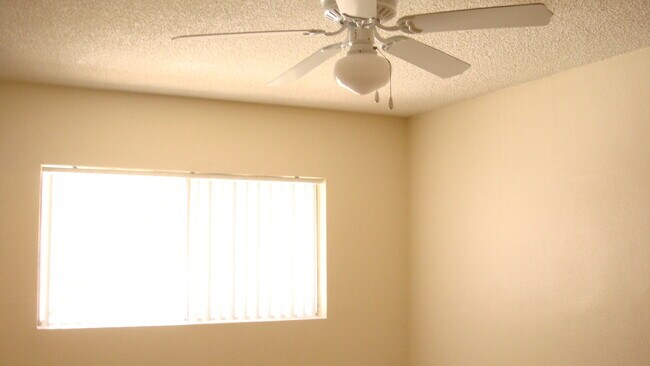 Peppertree 021.jpg - Peppertree  Apartments