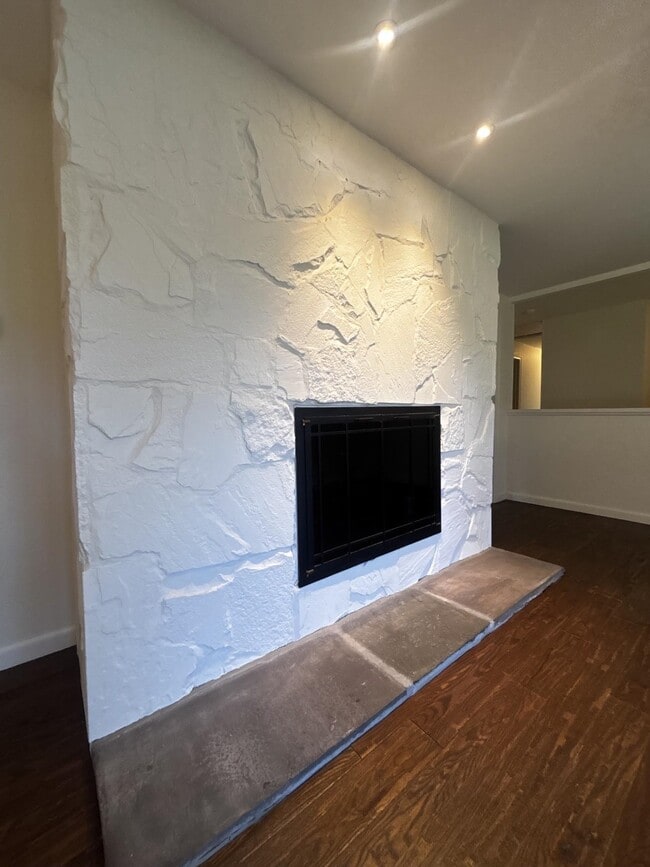 1291 Old N Main St
