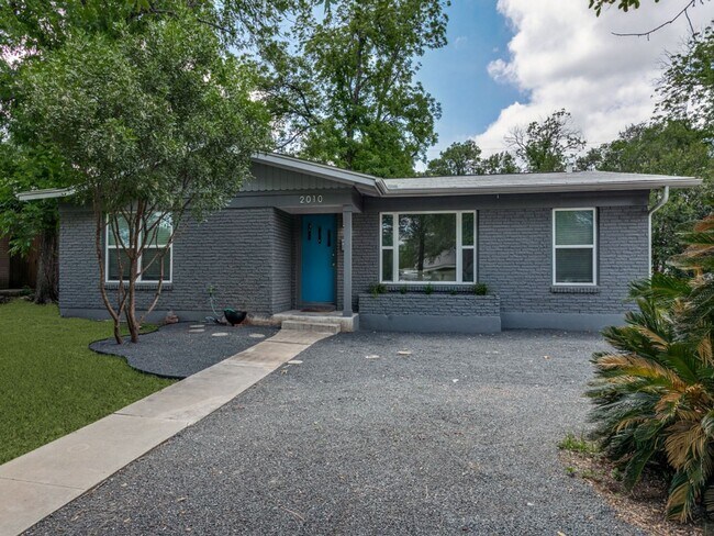 Photo - CONTEMPORARY HOME IN ALAMO HEIGHTS