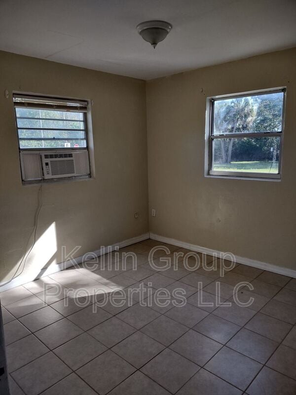 Photo - 157 E Northside Dr Unit Apt 1