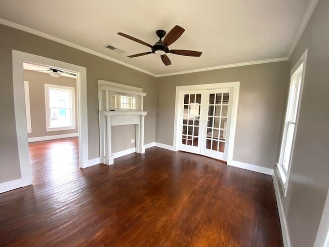 Photo - 513 E Bernard St