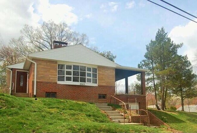 Building Photo - Charming 3BR Home with Large Yard in Hyattsville!