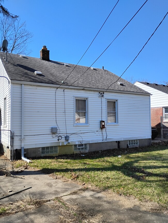 12014 Terry St