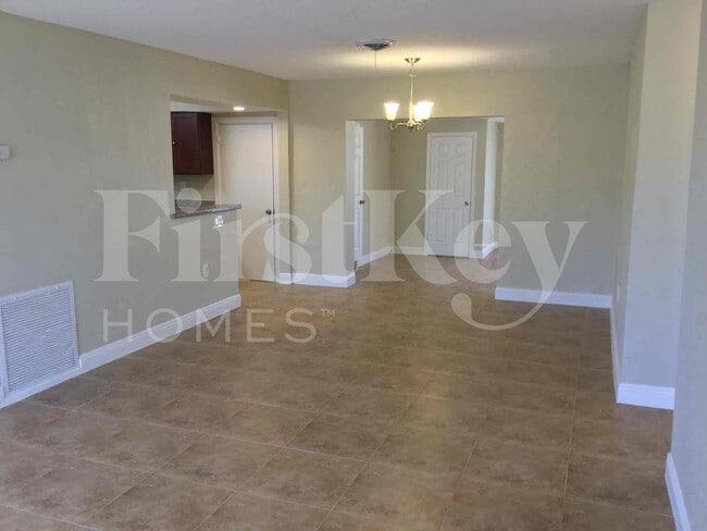 Photo - 7361 Arthur St