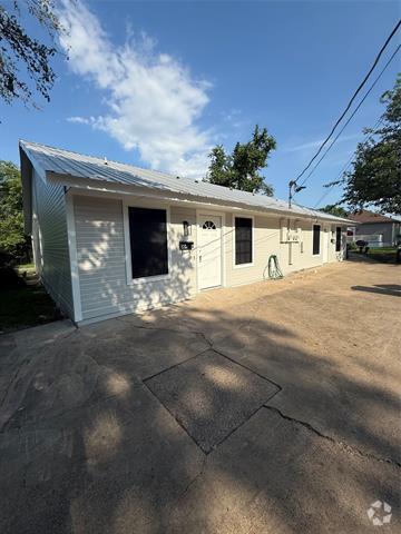 Building Photo - 304 E Hickory St Rental