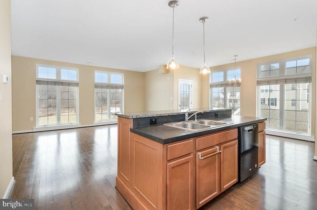 Photo - 3038 Meridian Cmns